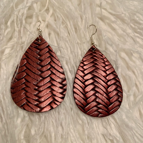 Set of 5 Boutique earrings! Brand new,never worn! - Picture 6 of 6